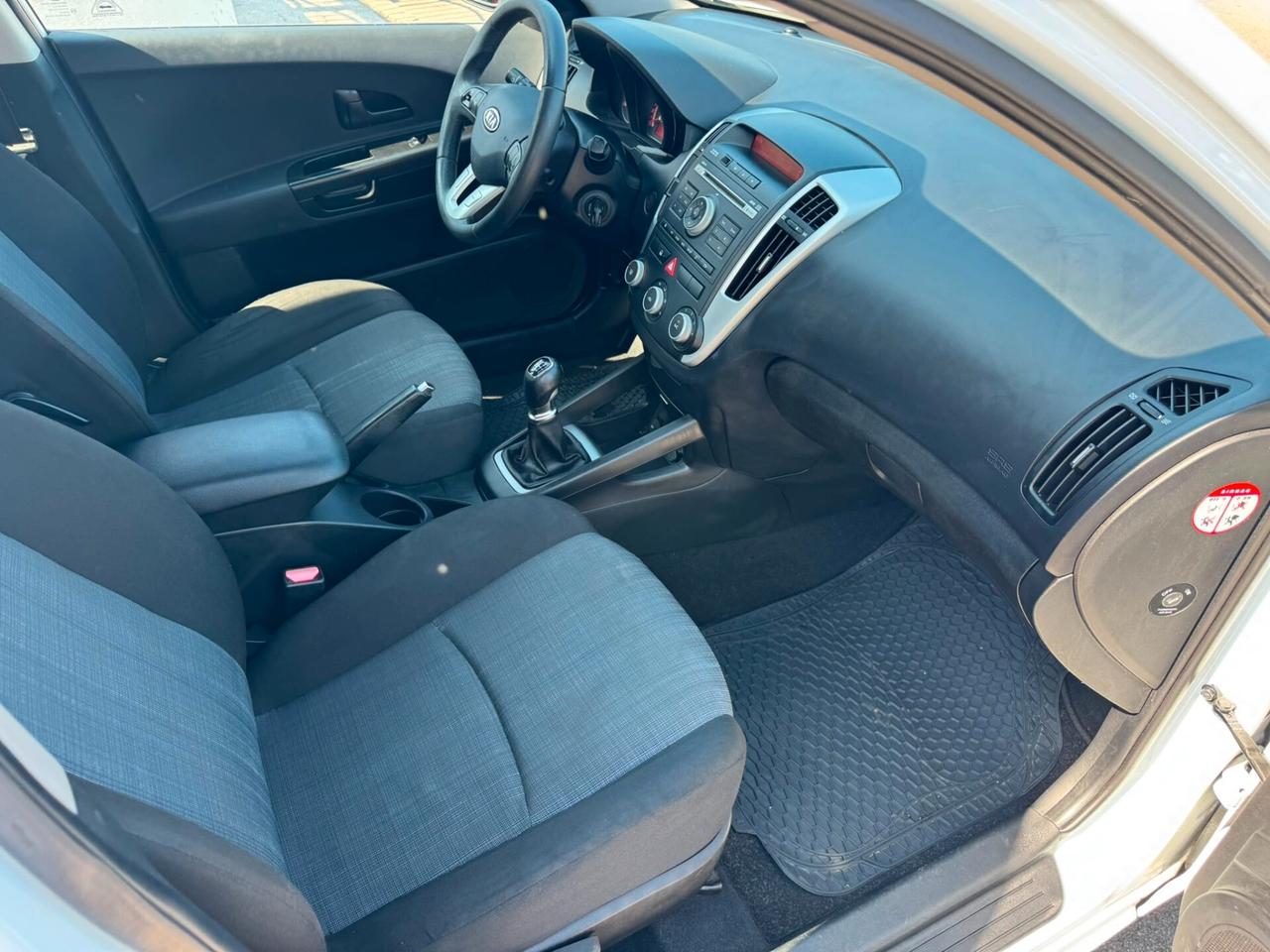 Kia Ceed 1.6 Diesel 90 CV: Affidabilità al giusto prezzo!