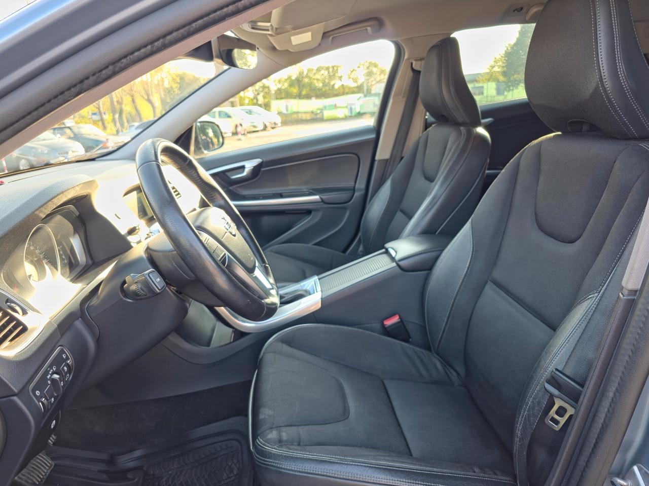 Volvo V60 Cross Country CV-150 D3 Geartronic Summum 2017-E6 Automatico