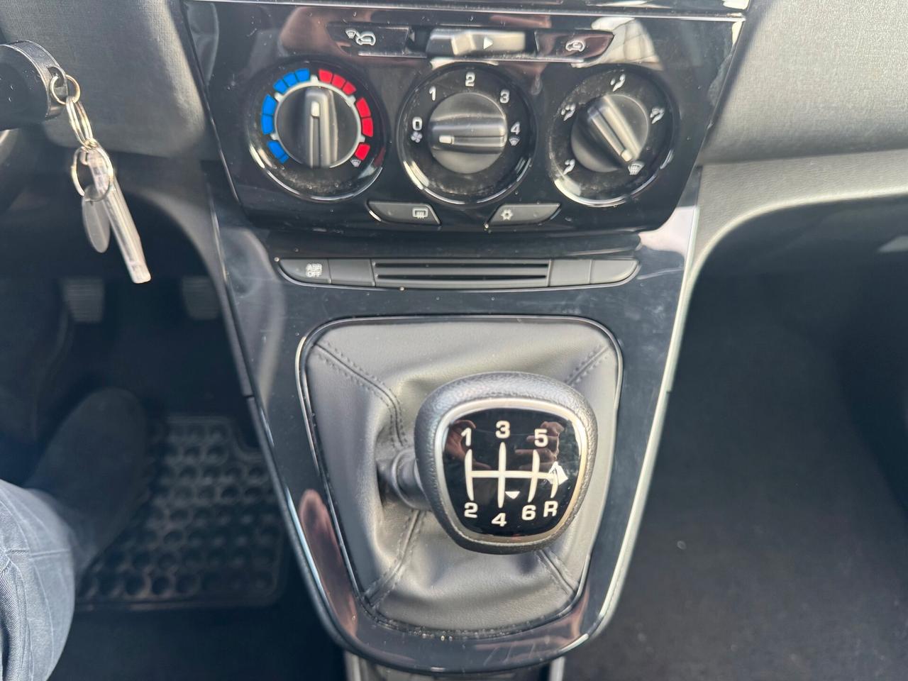 Lancia Ypsilon 1.0 FireFly 5 porte S&S Hybrid Ecochic Gold