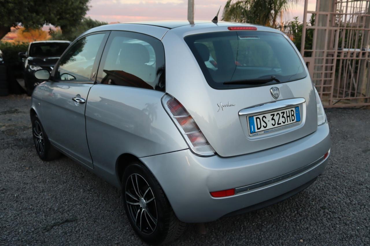 Lancia Ypsilon 1.3 MJT 75 CV Oro