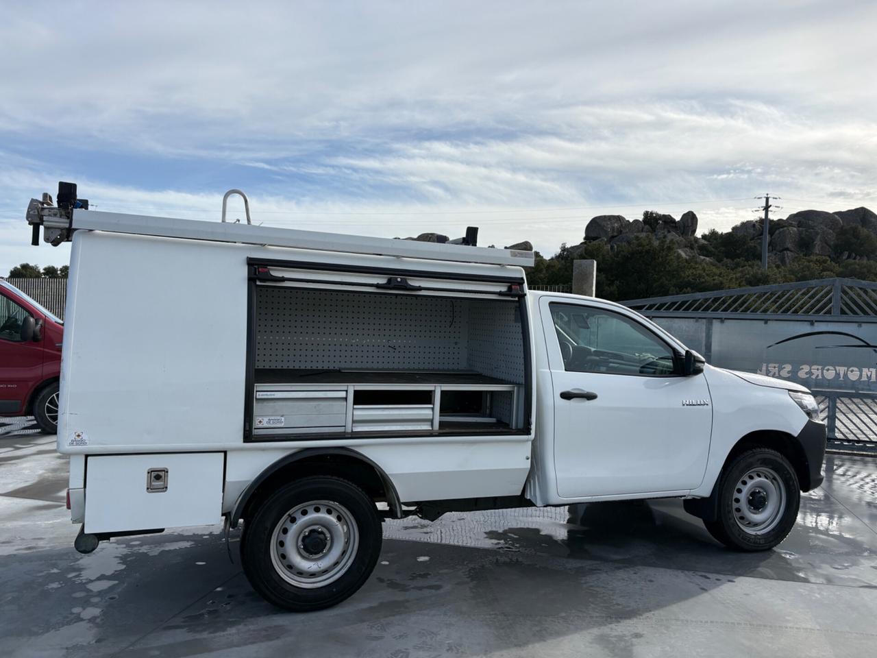 Toyota Hilux 2.4 D-4D A/T 4WD OFFICINA MOBILE, 2 Posti