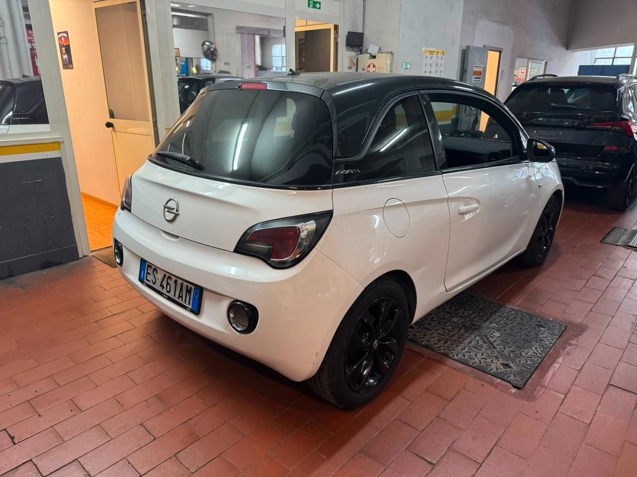 Opel Adam 1.2 70 CV White-Black