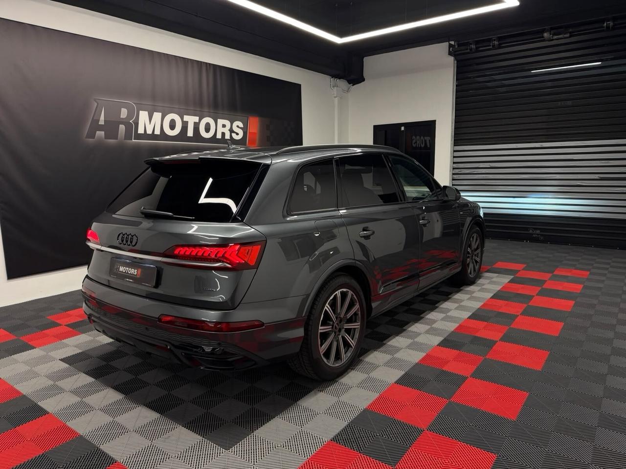 Audi Q7 55 TFSI e S-Line IVA ESPOSTA