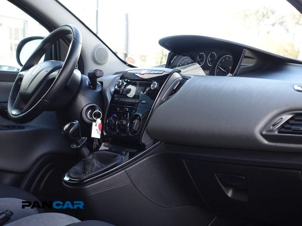 Lancia Ypsilon 0.9 TwinAir 85 CV 5 porte Metano Ecochic Silver