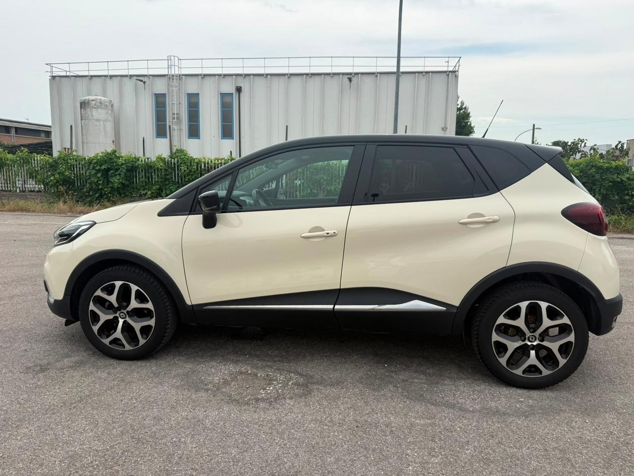 Renault Captur dCi 8V 90 CV EDC Start&Stop Energy Initiale Paris