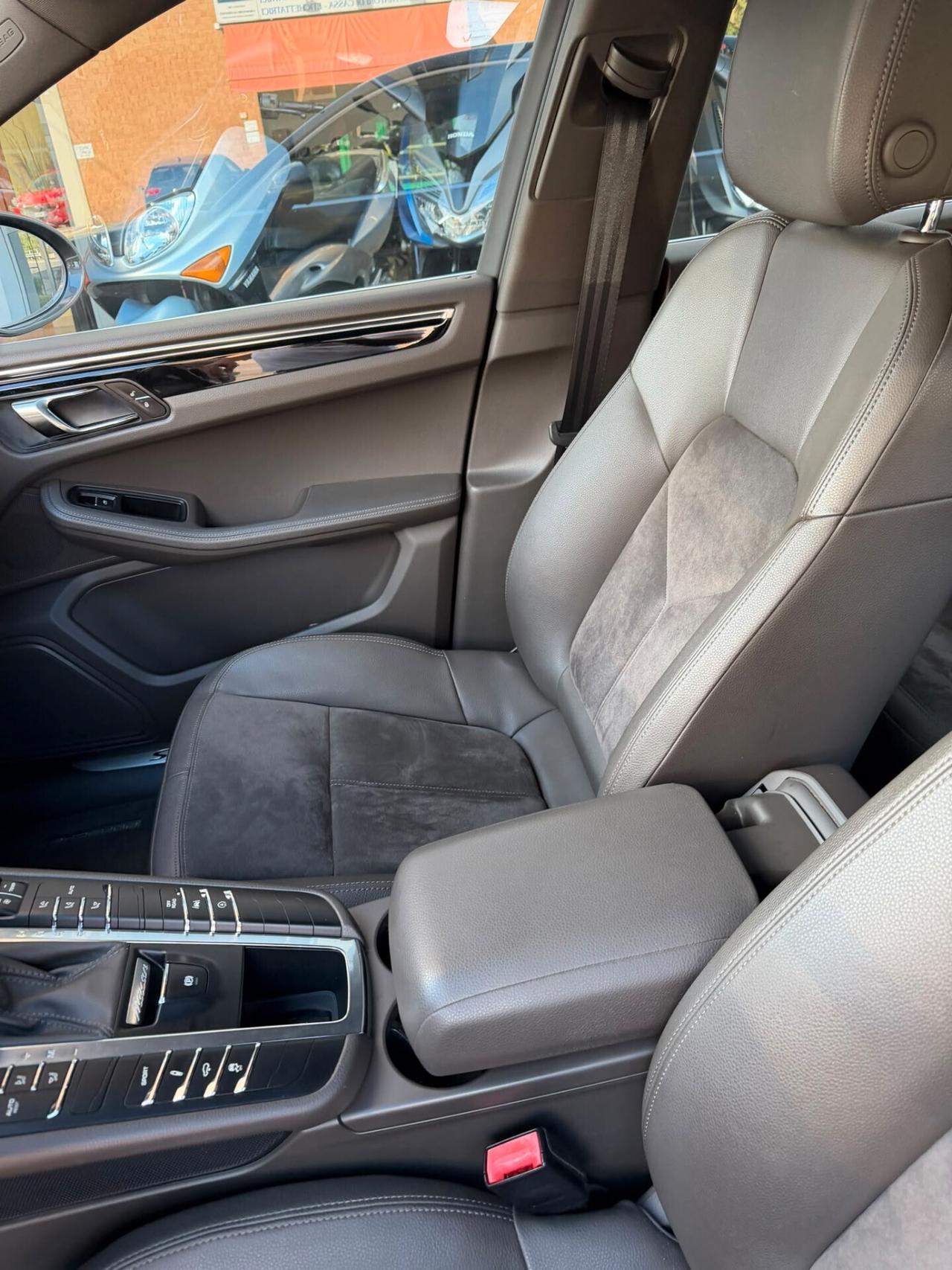 Porsche Macan 3.0 Diesel S / Book Service