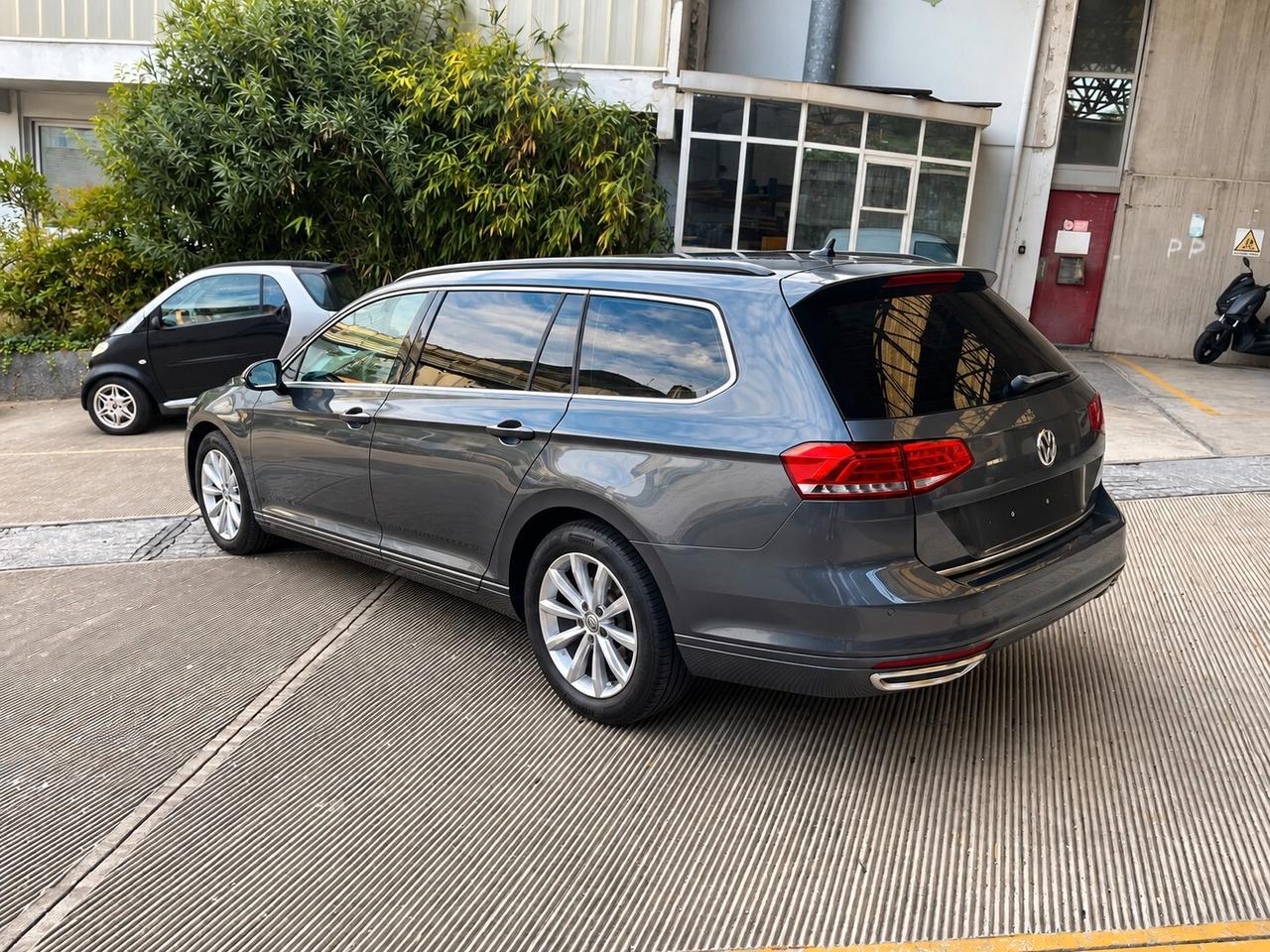 Volkswagen Passat Variant 1.6 TDI SCR DSG Business BMT