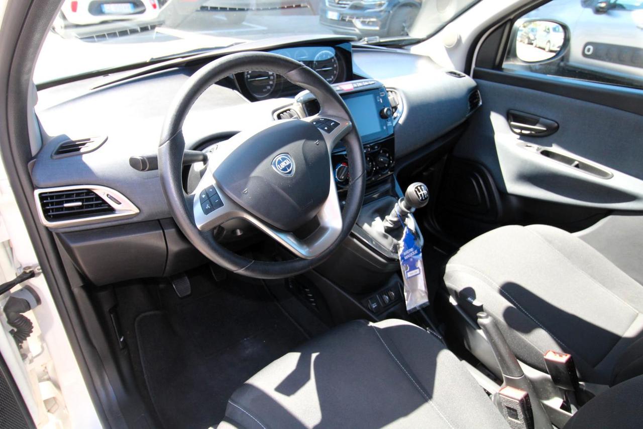 Lancia Ypsilon 1.0 FireFly 5 porte S&S Hybrid Alberta Ferretti