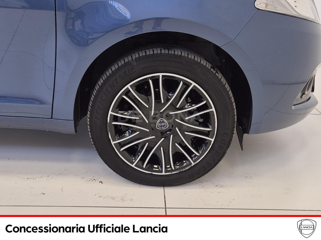 Lancia Ypsilon 1.0 firefly hybrid silver s&s 70cv 5p.ti
