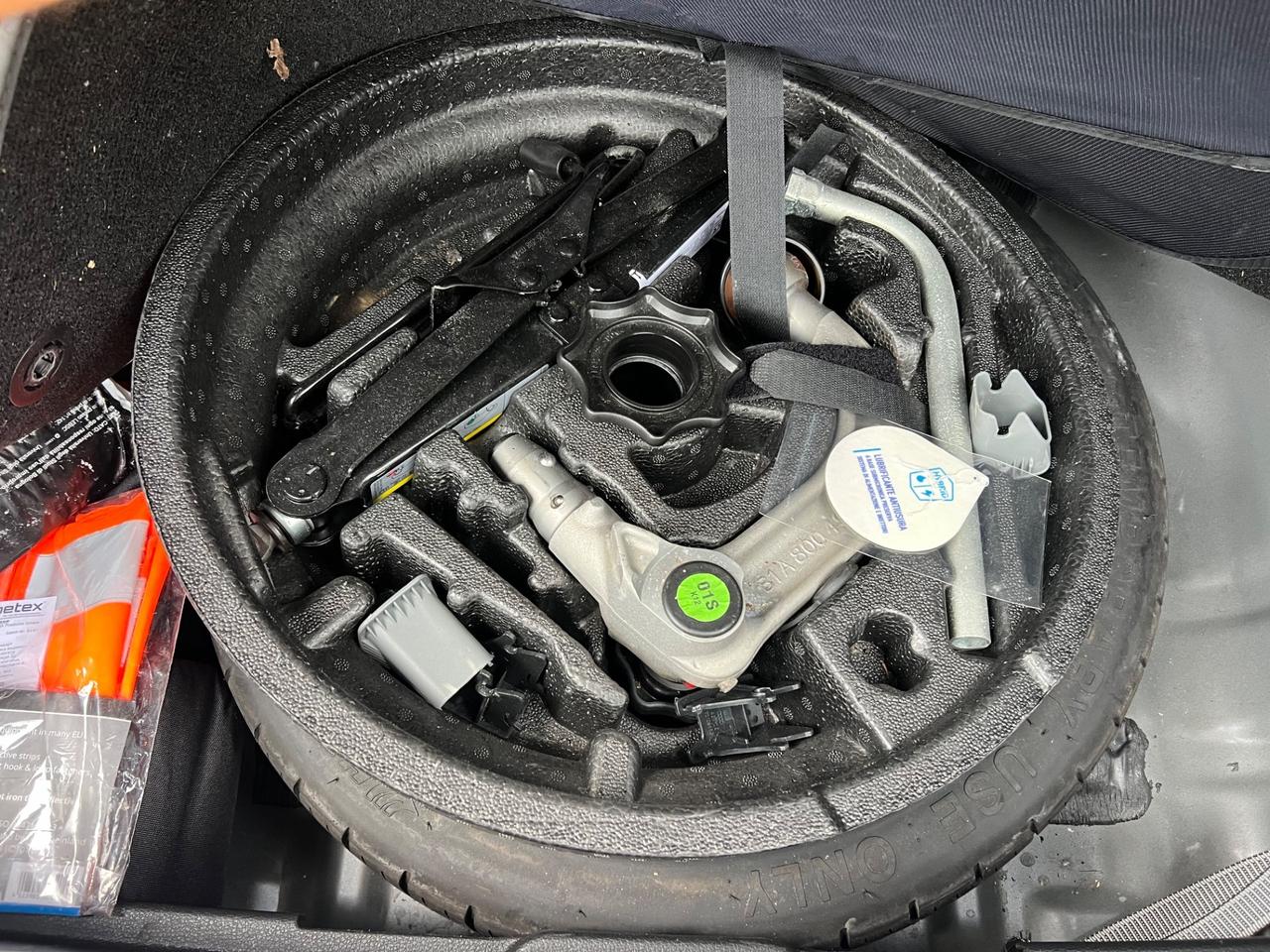 Audi Q2 30 TFSI Business Design