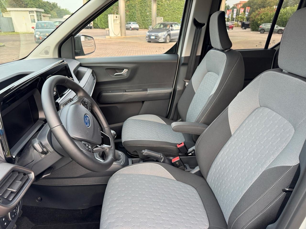 Ford Tourneo Courier 1.0 EcoBoost Titanium