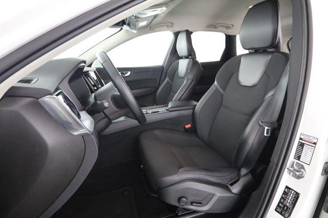 VOLVO XC60 XC60 B4 (d) automatico Momentum Pro