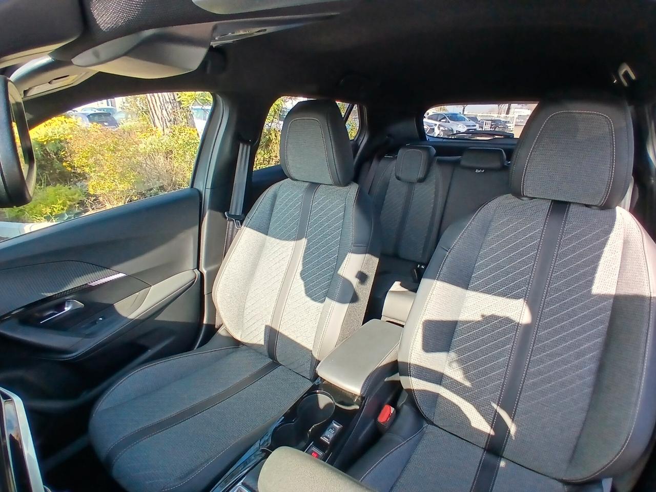 Peugeot 2008 Hybrid 145 e-DCS6 Allure