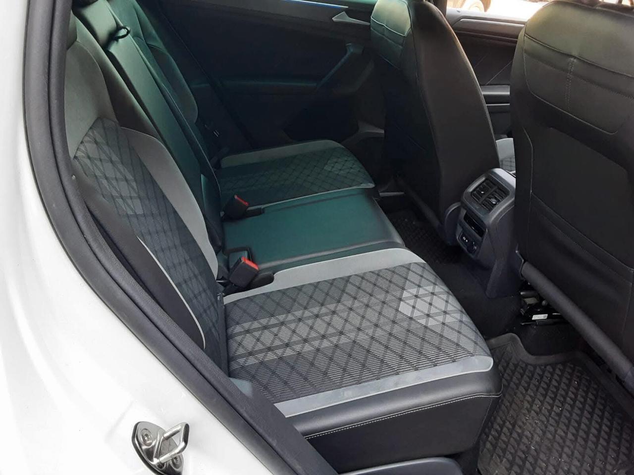 Volkswagen Tiguan 2.0 TDI 150 CV SCR DSG R-LINE TETTO NAVY LED 19