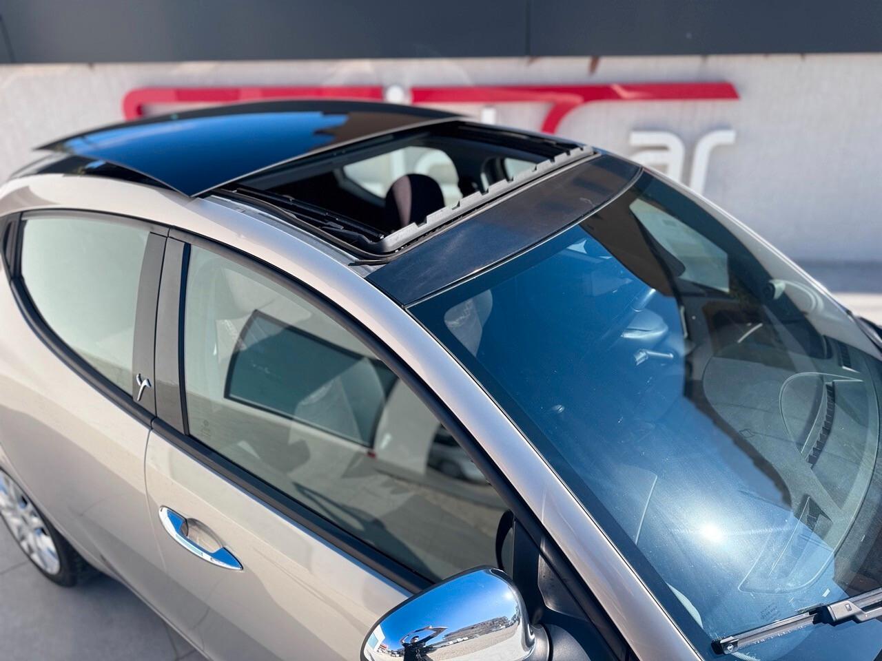 Lancia Ypsilon 0.9 TwinAir 85 CV 5 porte S&S Platinum