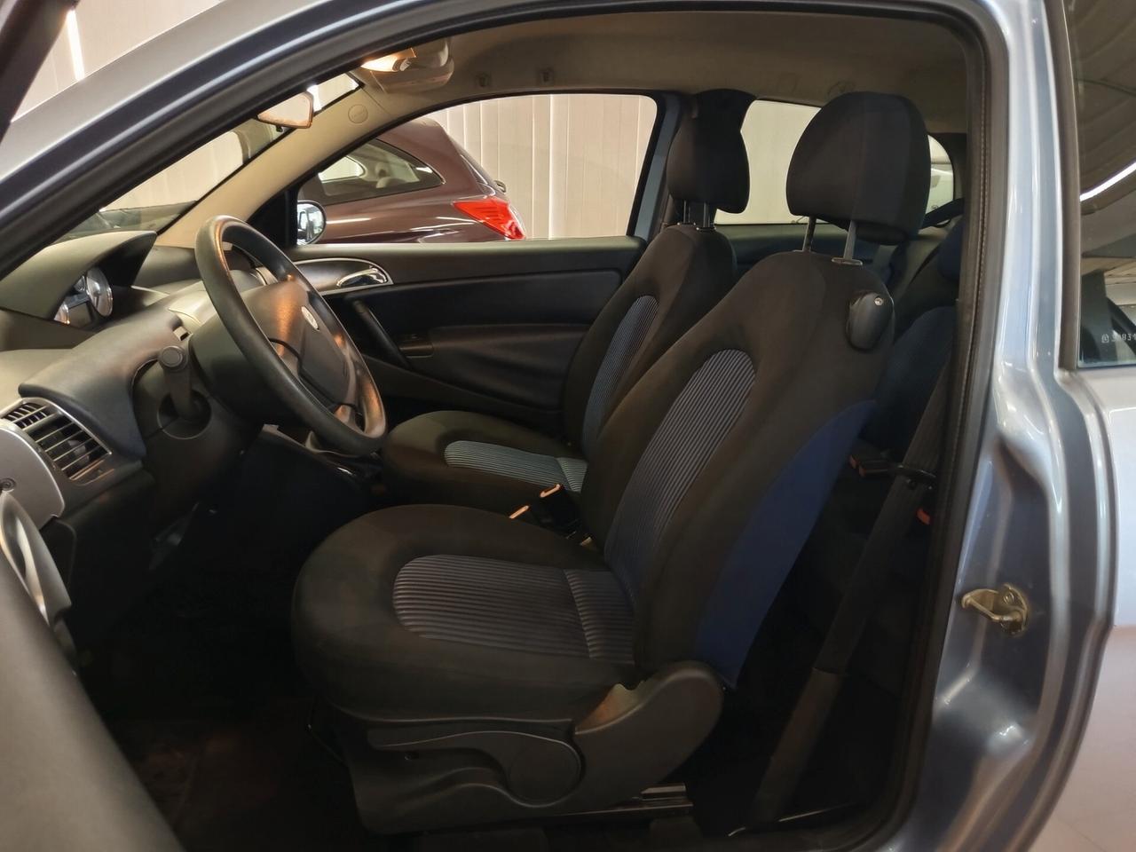 Lancia Ypsilon 1.2 Argento 121 Mila chilometri ok neopatentati