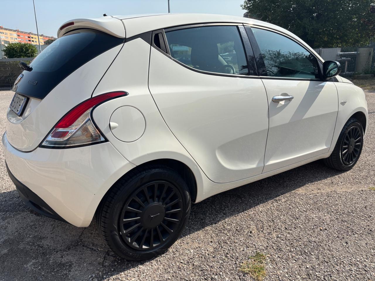 Lancia Ypsilon Hybrid (con soli 108000km)