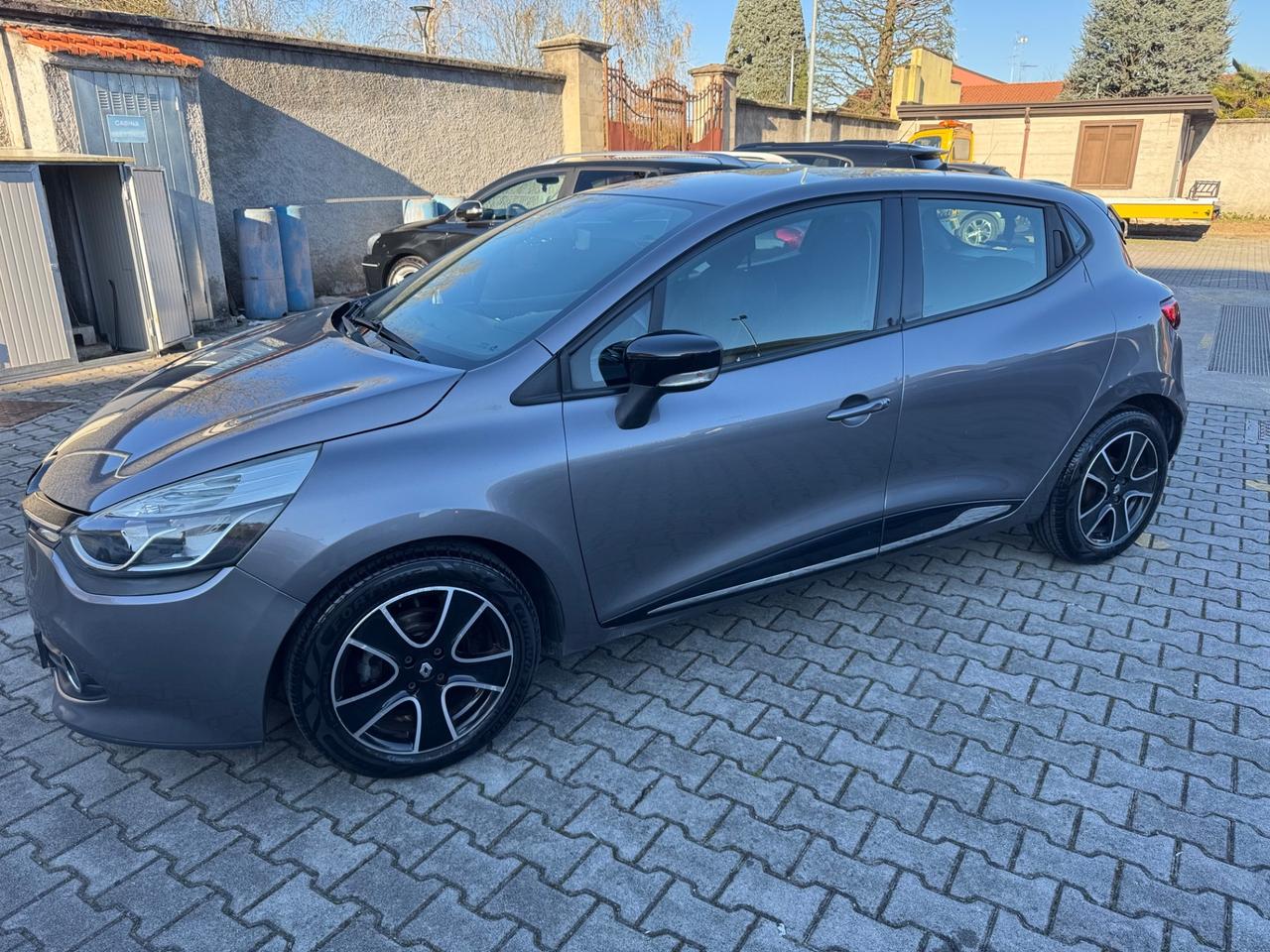 Renault Clio 1.2 75CV 5 porte neopatentati