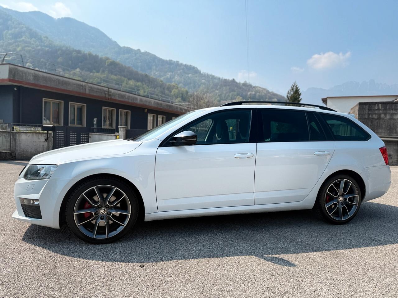 Skoda Octavia 2.0 TDI DSG Wagon RS E6 184CV