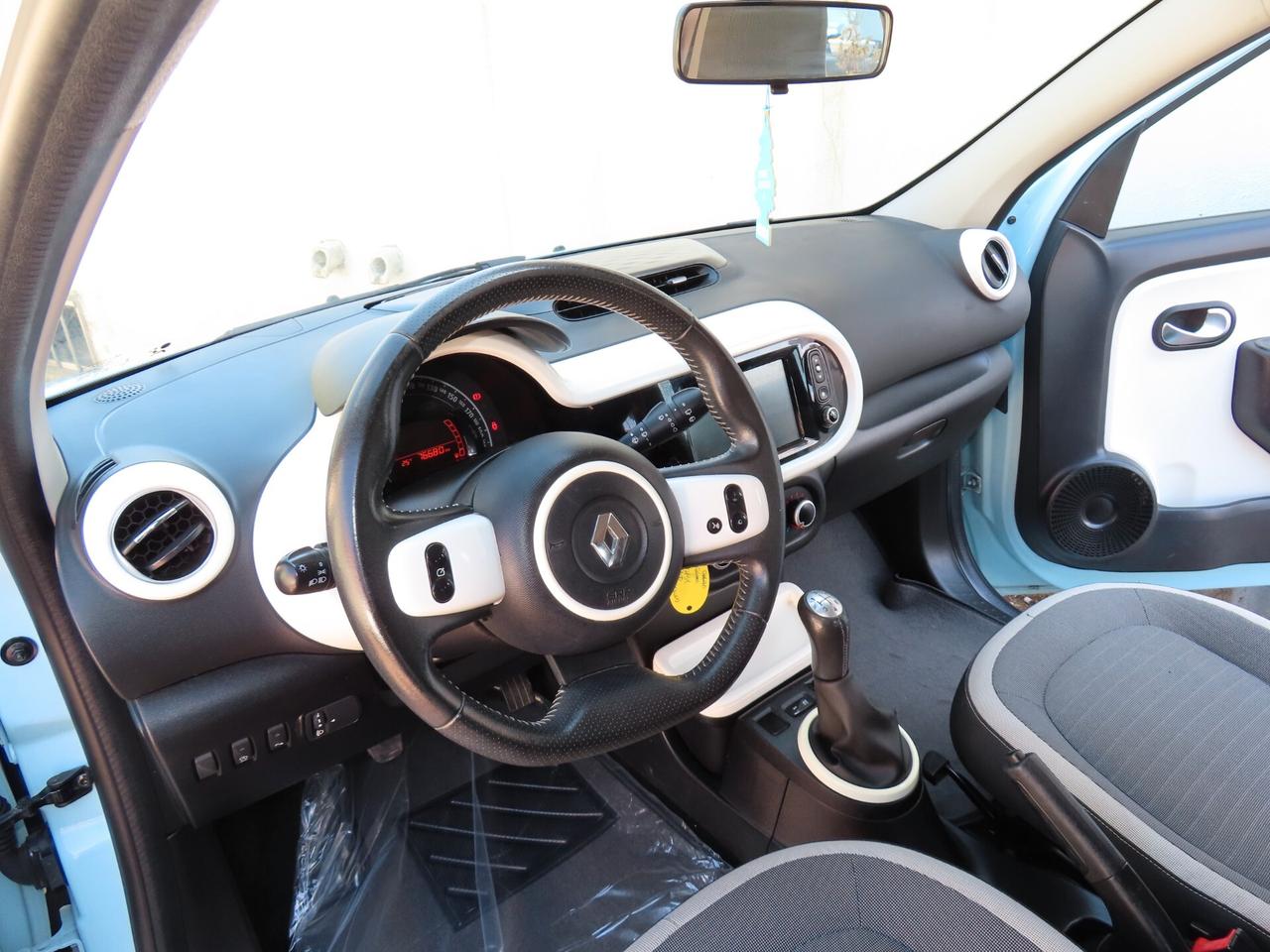 Renault Twingo 900 BENZ NAVI -CAMERA 77.000 KM CERT