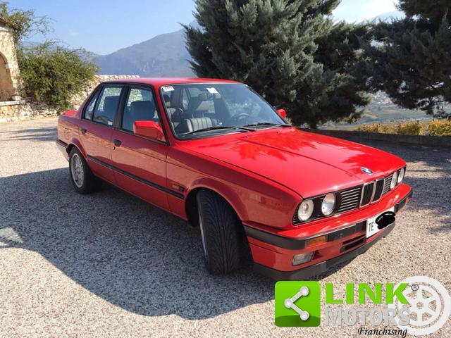 BMW 320 is 4 porte