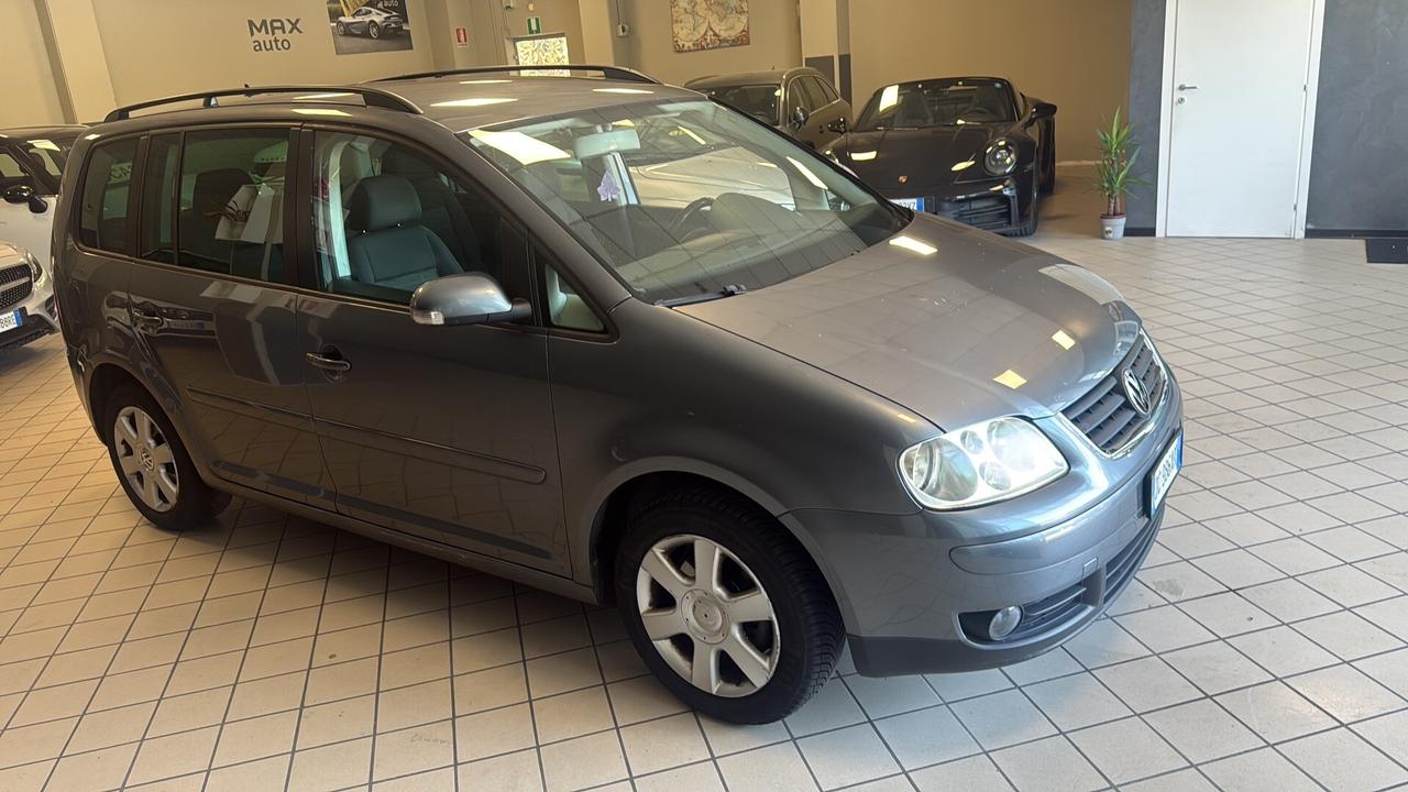 Volkswagen Touran 2.0 16V TDI Highline 7 POSTI!!