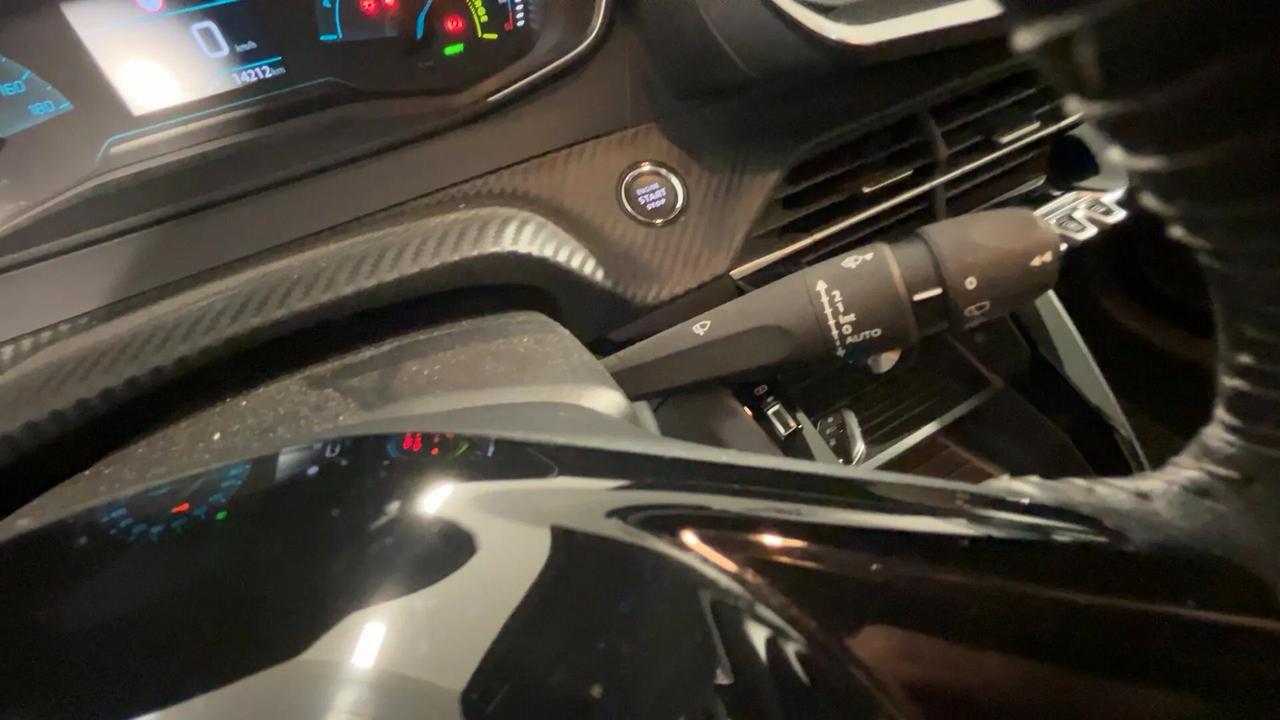 Peugeot 208 motore elettrico 136 CV 5 porte Active