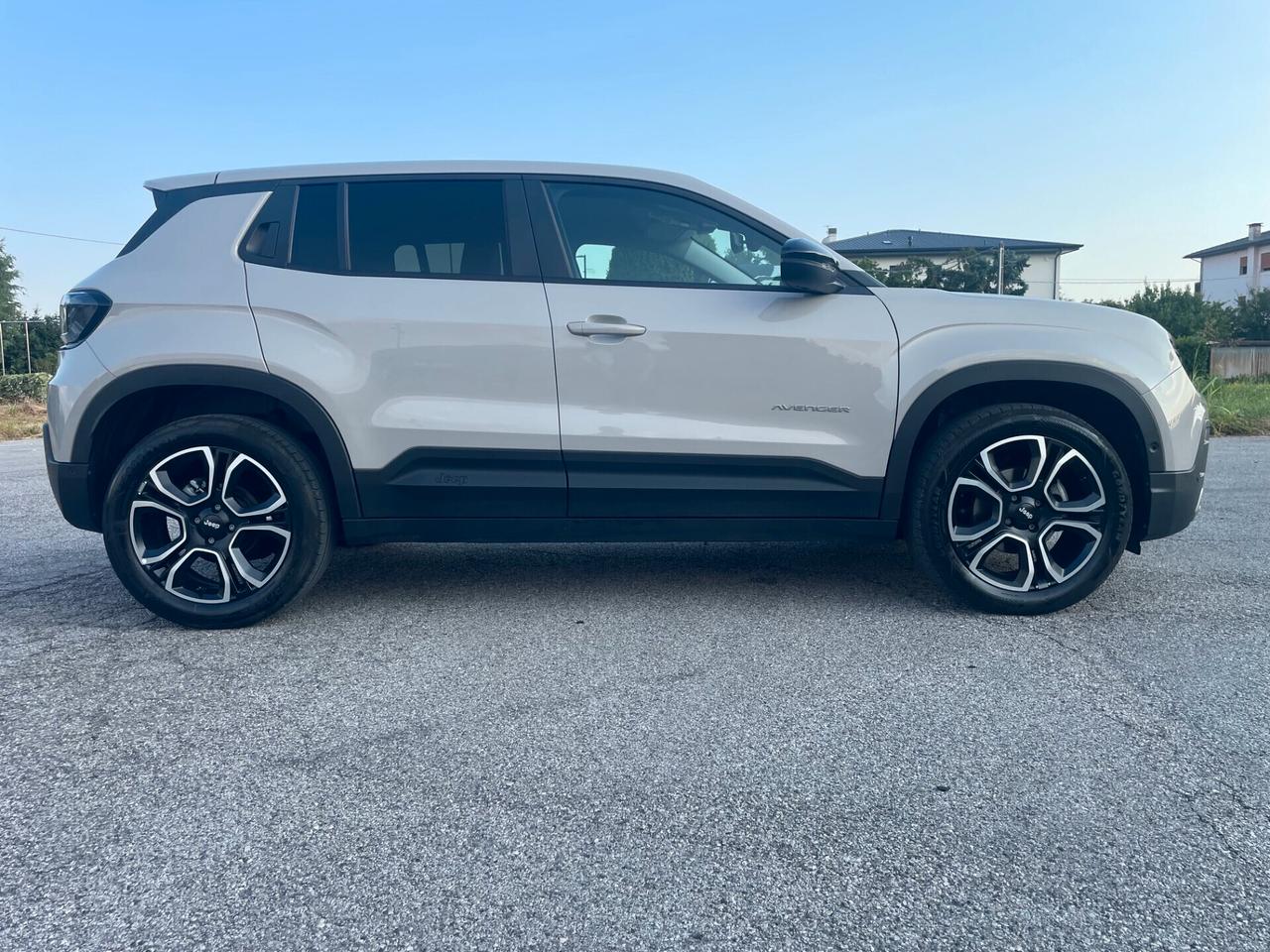 Jeep Avenger 1.2 Turbo 100 CV Summit si neopatenati