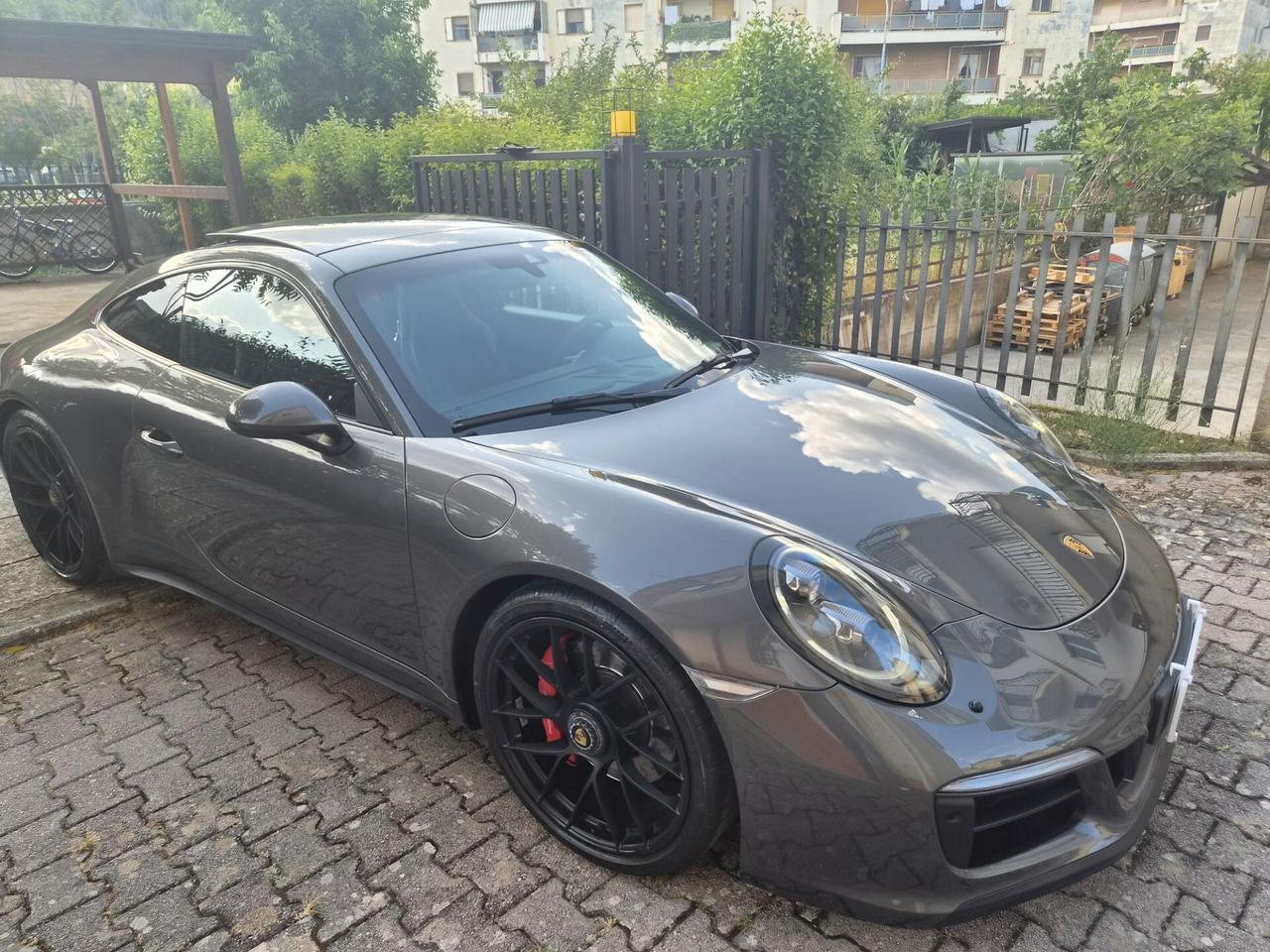 Porsche 911 3.0 Carrera 4 GTS Coupé
