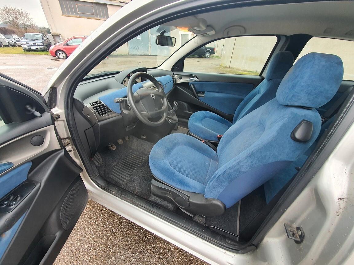Lancia Ypsilon 1.2 8V Argento