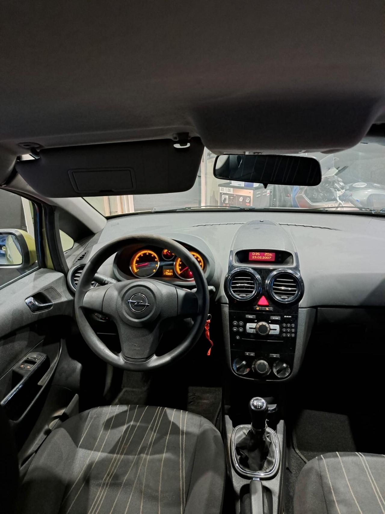 Opel Corsa 1.2 5 OK NEOPATENTATI