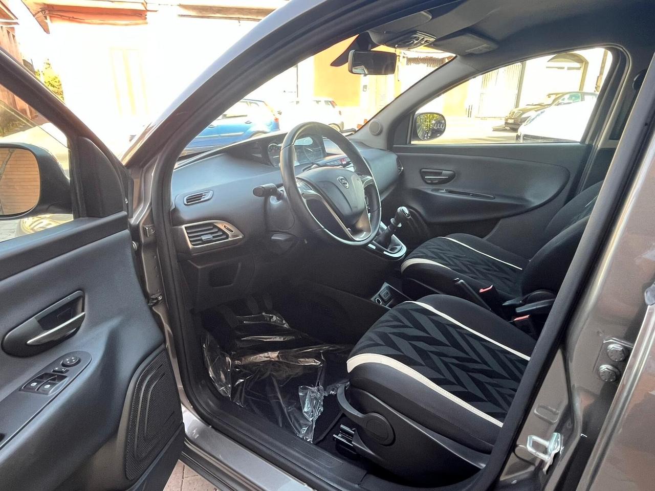 Lancia Ypsilon 1.2 FIRE 69 CV 5 porte Gold