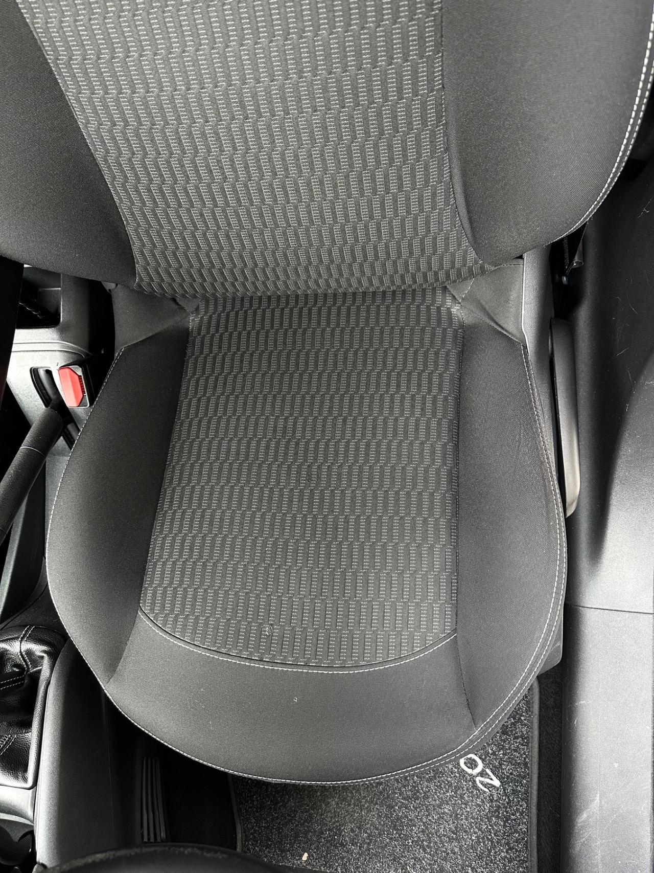 Peugeot 208 1.5 BlueHDi 100cv 5p. Allure