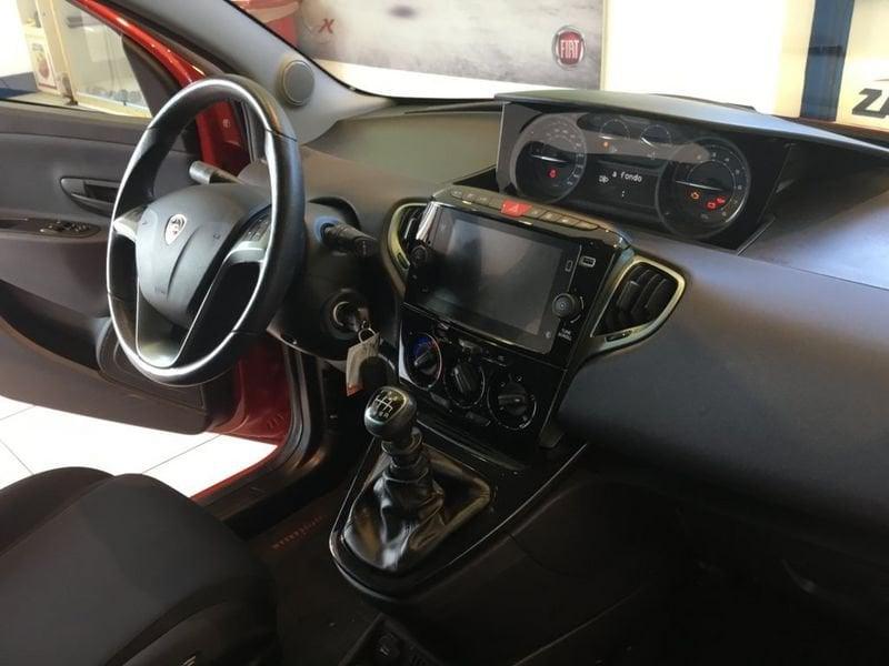 Lancia Ypsilon 1.0 FireFly 70cv Hybrid Platino