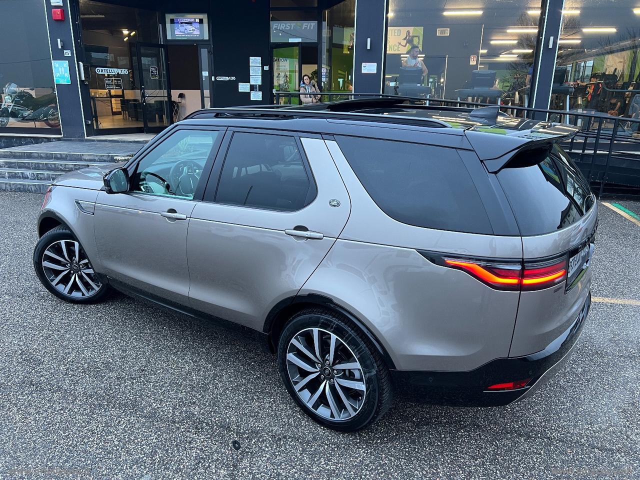 LAND ROVER Discovery 3.0D I6 249CV R-Dyn. SE 7 POSTI