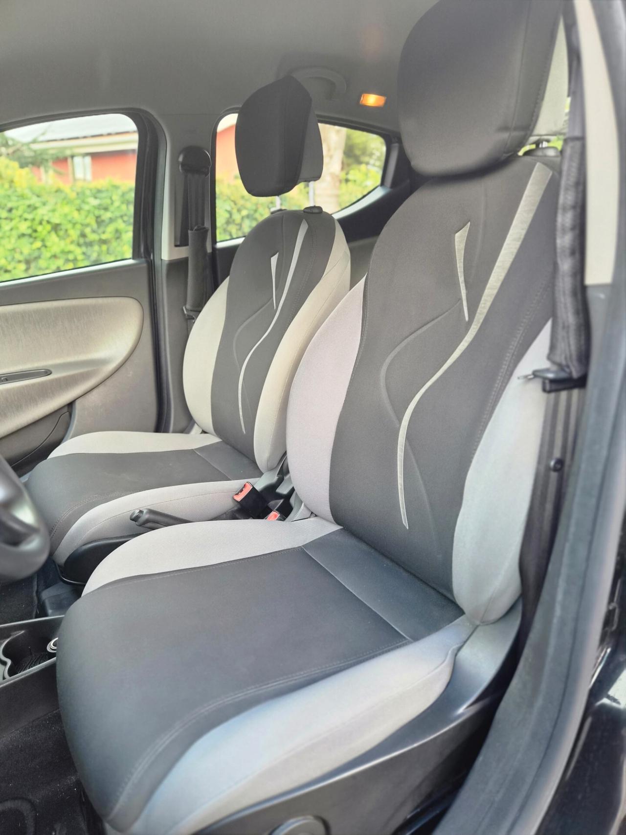 Lancia Ypsilon 1.2 69 CV 5 porte S&S Platinum