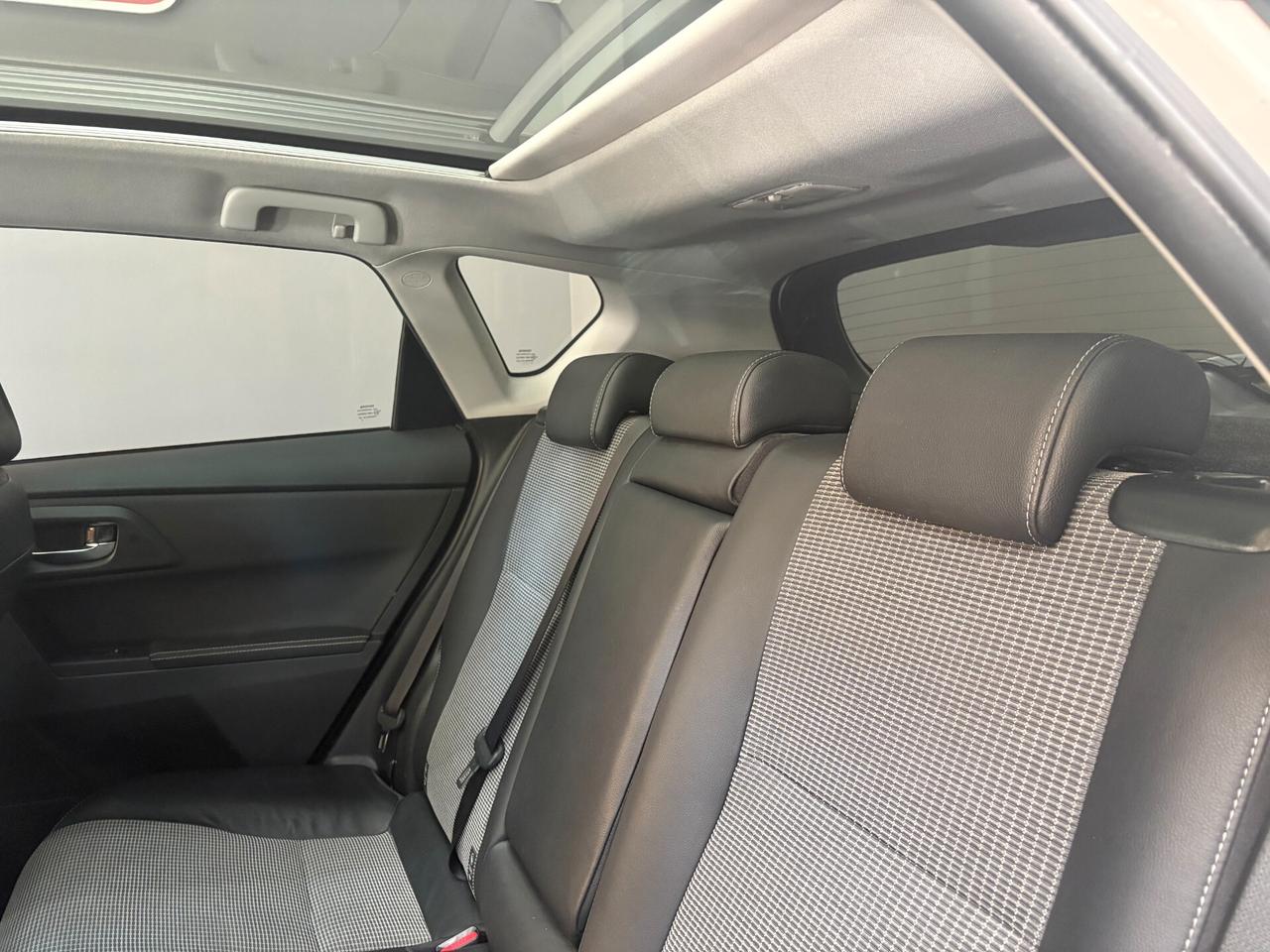Toyota Auris 1.8 Full Hybrid 136cv Automatica Lounge FULL +Tetto - Berlina