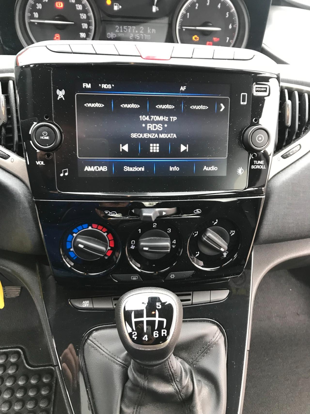 Lancia Ypsilon 1.0 FireFly 5 porte S&S Hybrid Ecochic Gold