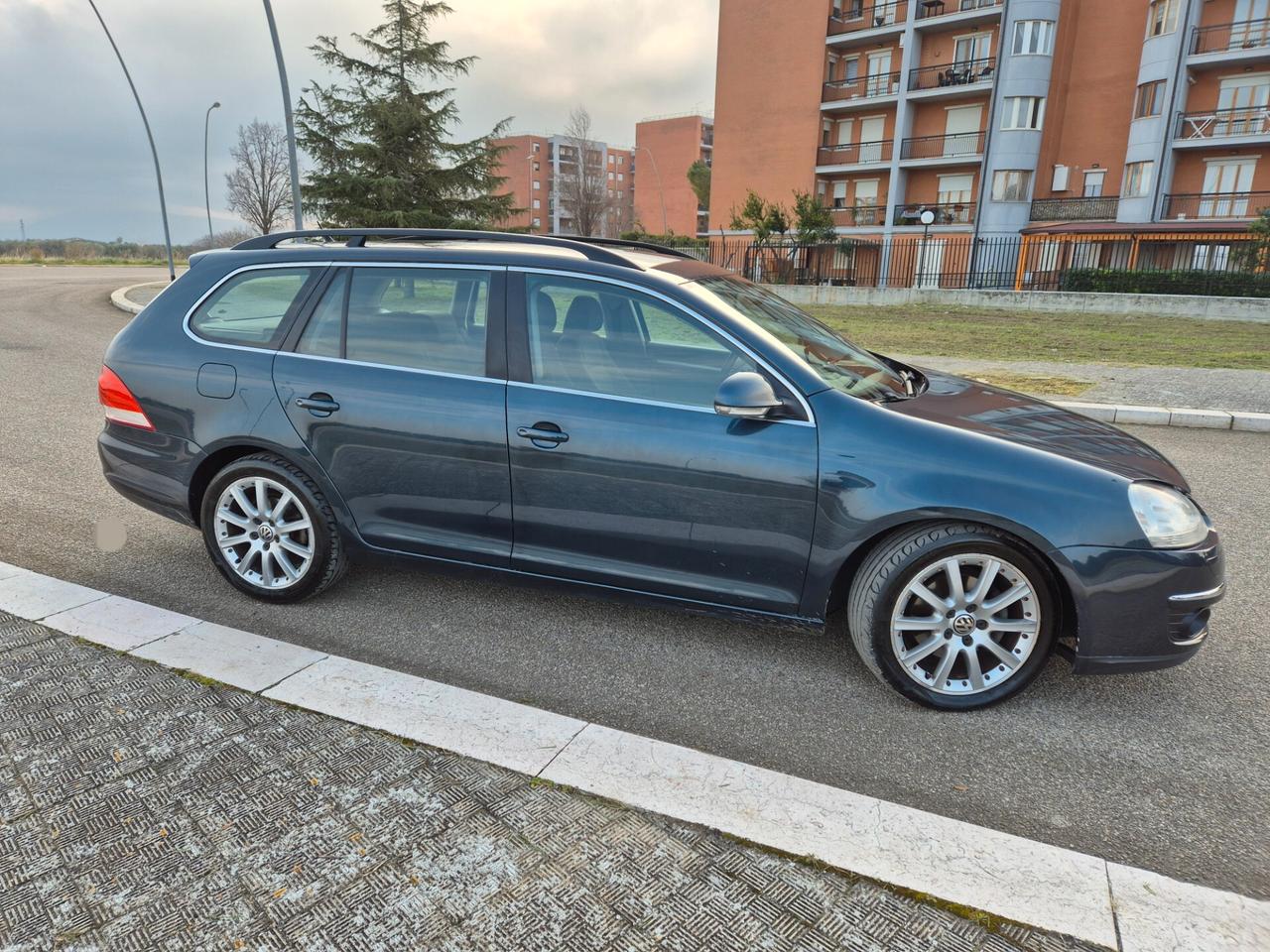 Volkswagen Golf Var. 2.0 TDI DPF Sportline 08