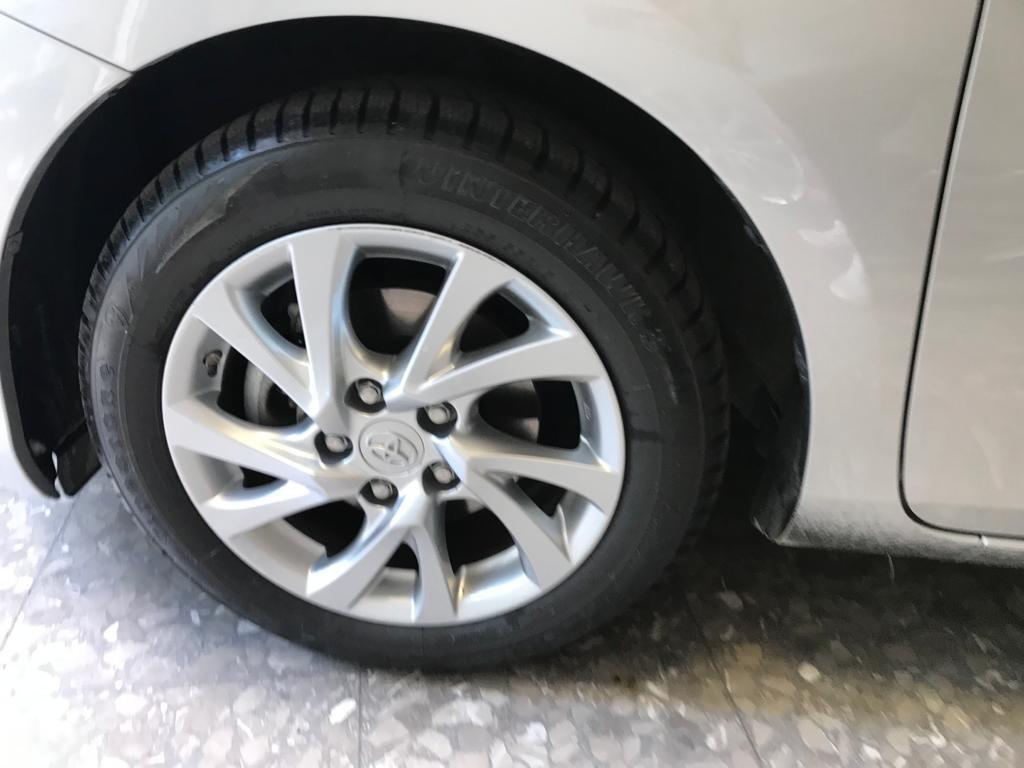 Toyota Auris TS 1.8 Hybrid Business ARGENTO