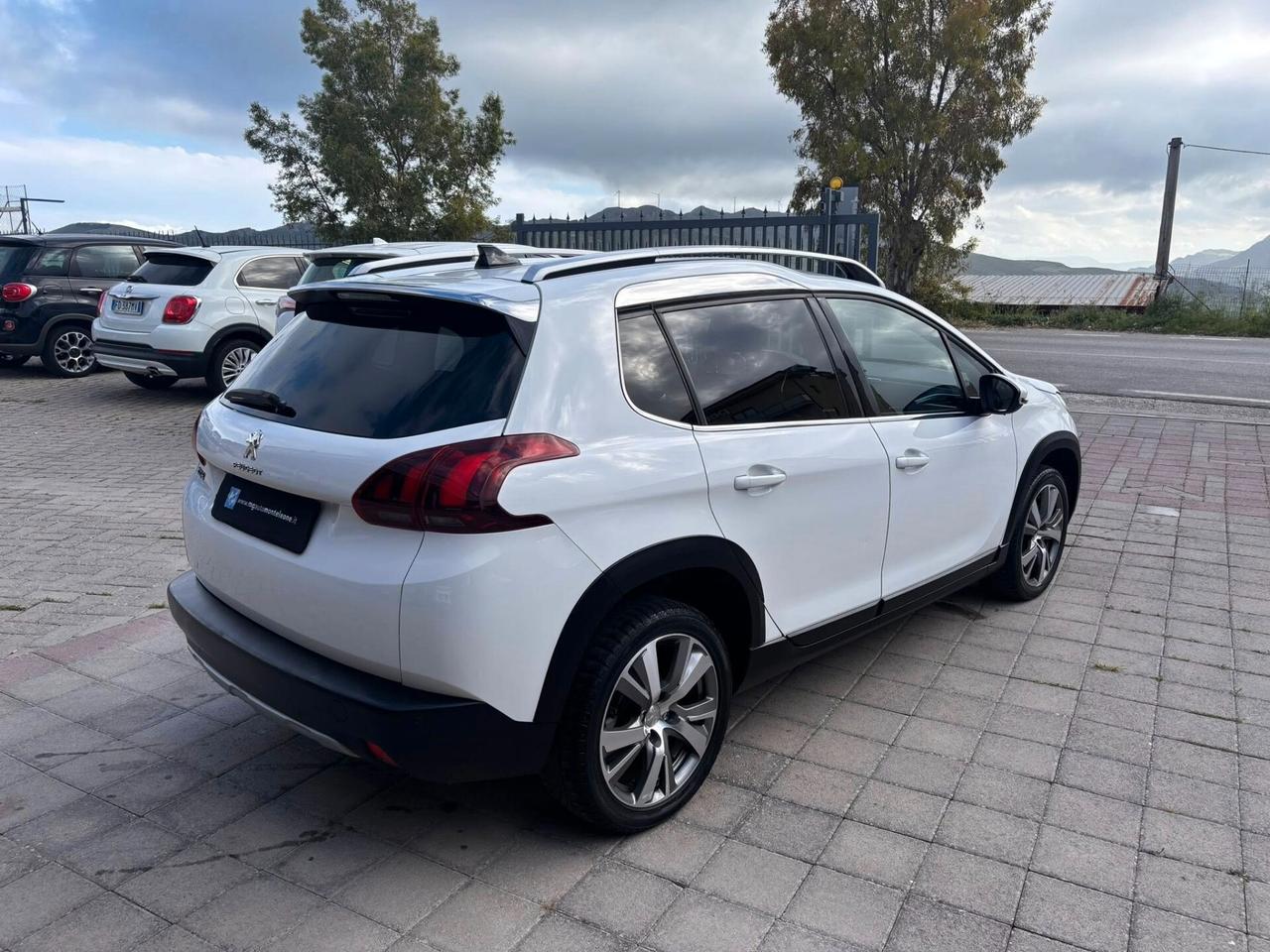PEUGEOT 2008