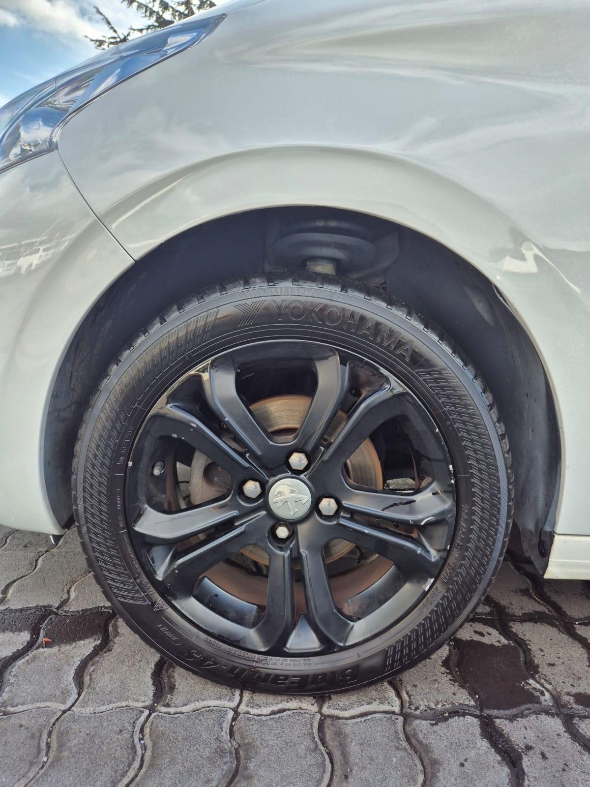 Peugeot 208 1.4 HDi 68 CV 5 porte Allure