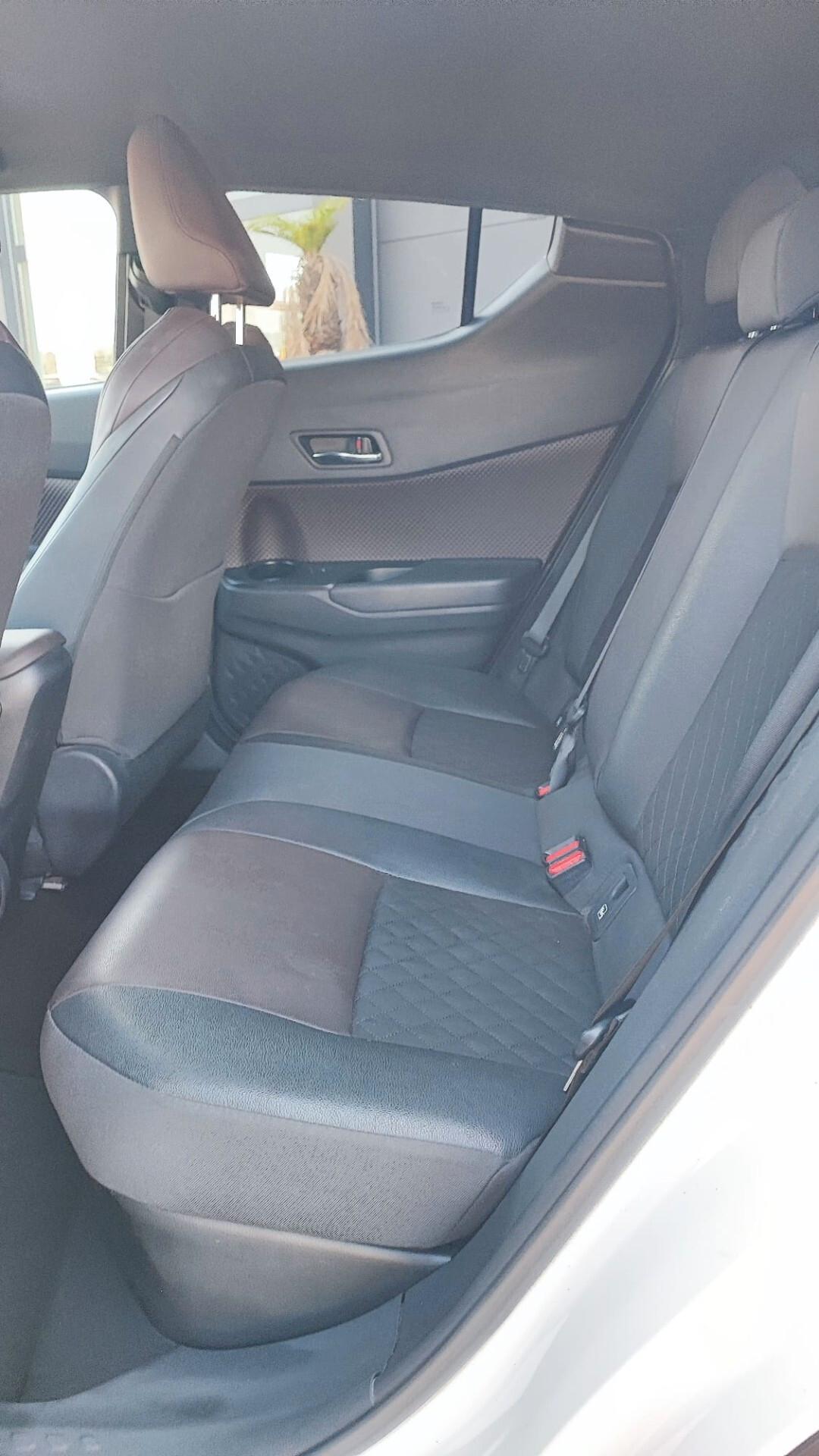 Toyota C-HR 1.8 Hybrid E-CVT Lounge