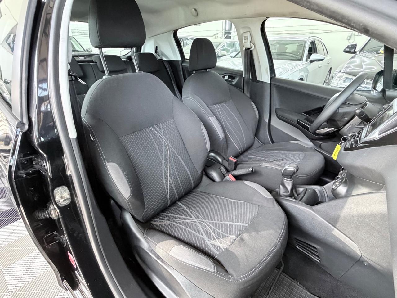 Peugeot 208 1.4 HDi 68 CV 5 porte Allure