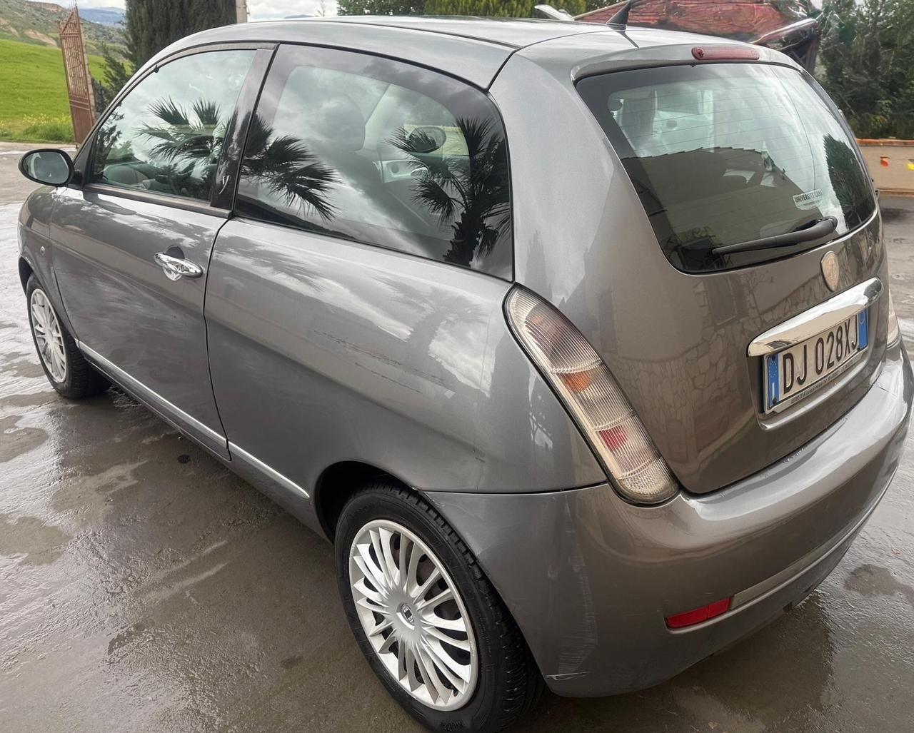 Lancia Ypsilon 1.3 MJT 75 CV Platino