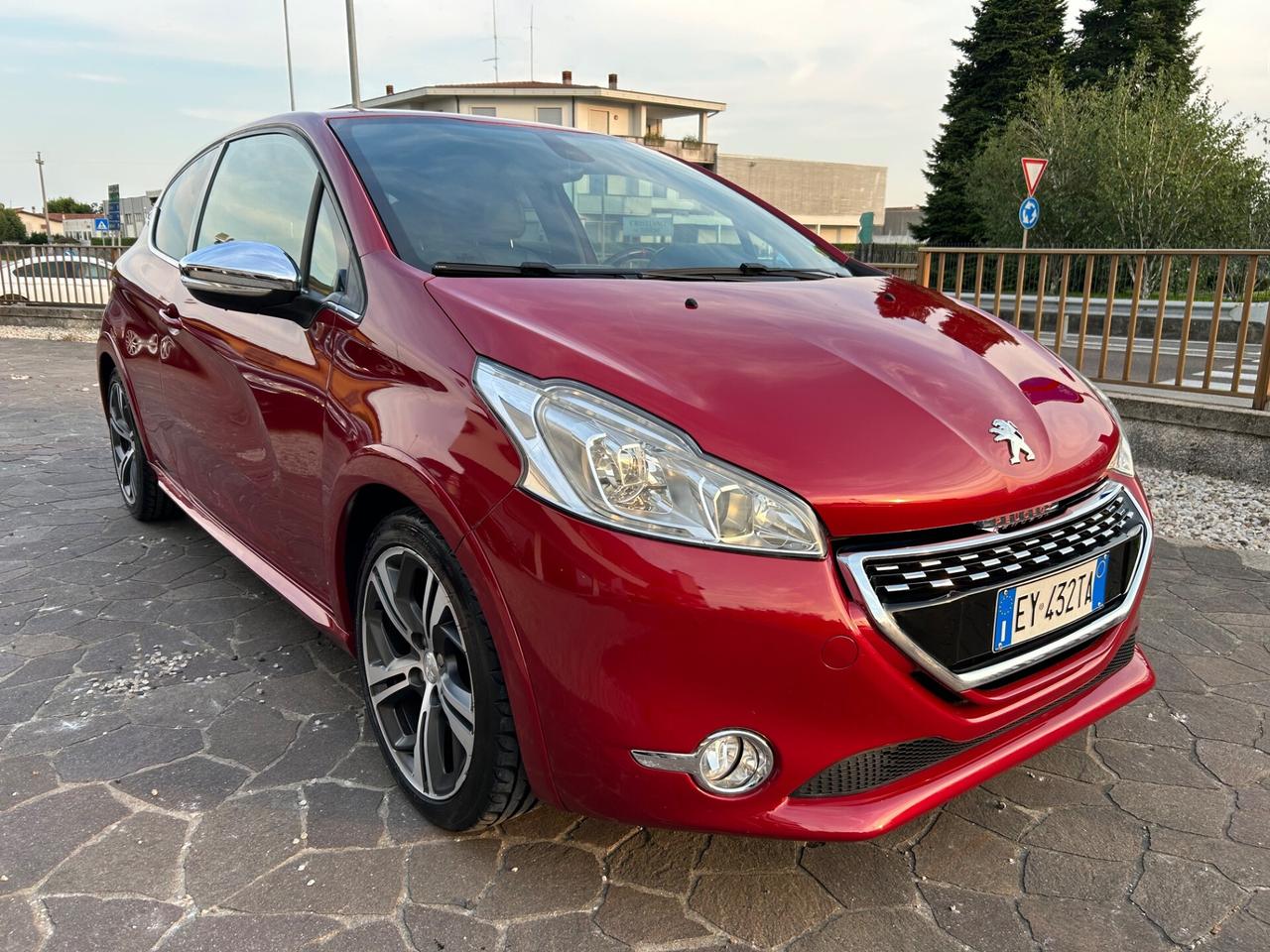 Peugeot 208 GTi - 2015 1.6 THP 200 CV 77.000 KM