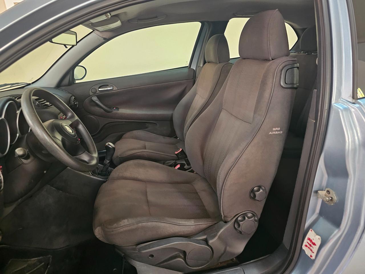 Alfa Romeo 147 1.6i 16V Twin Spark cat 3p. Distinctive