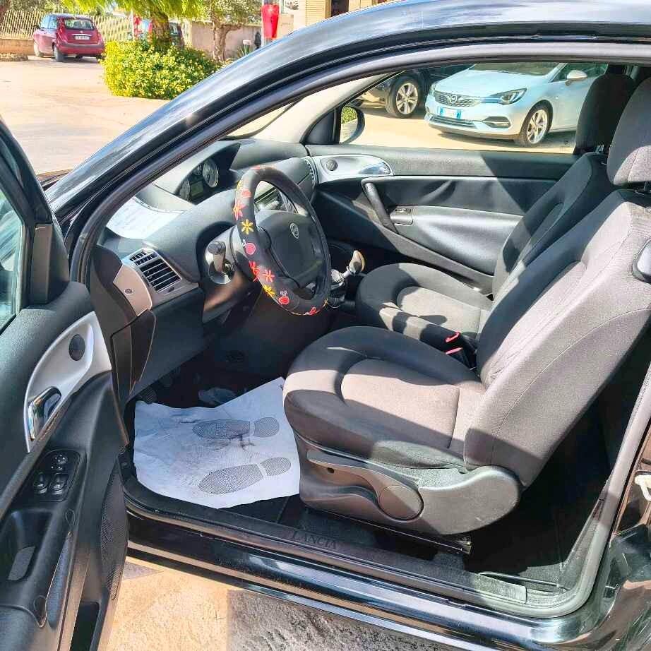 Lancia Ypsilon 1.2 69 CV Diva GPL