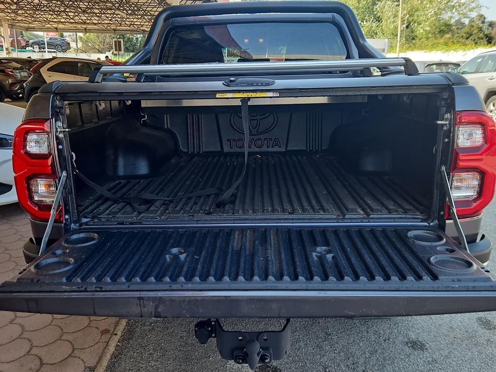 Toyota Hilux 2.4 d-4d double cab Executive 4wd auto