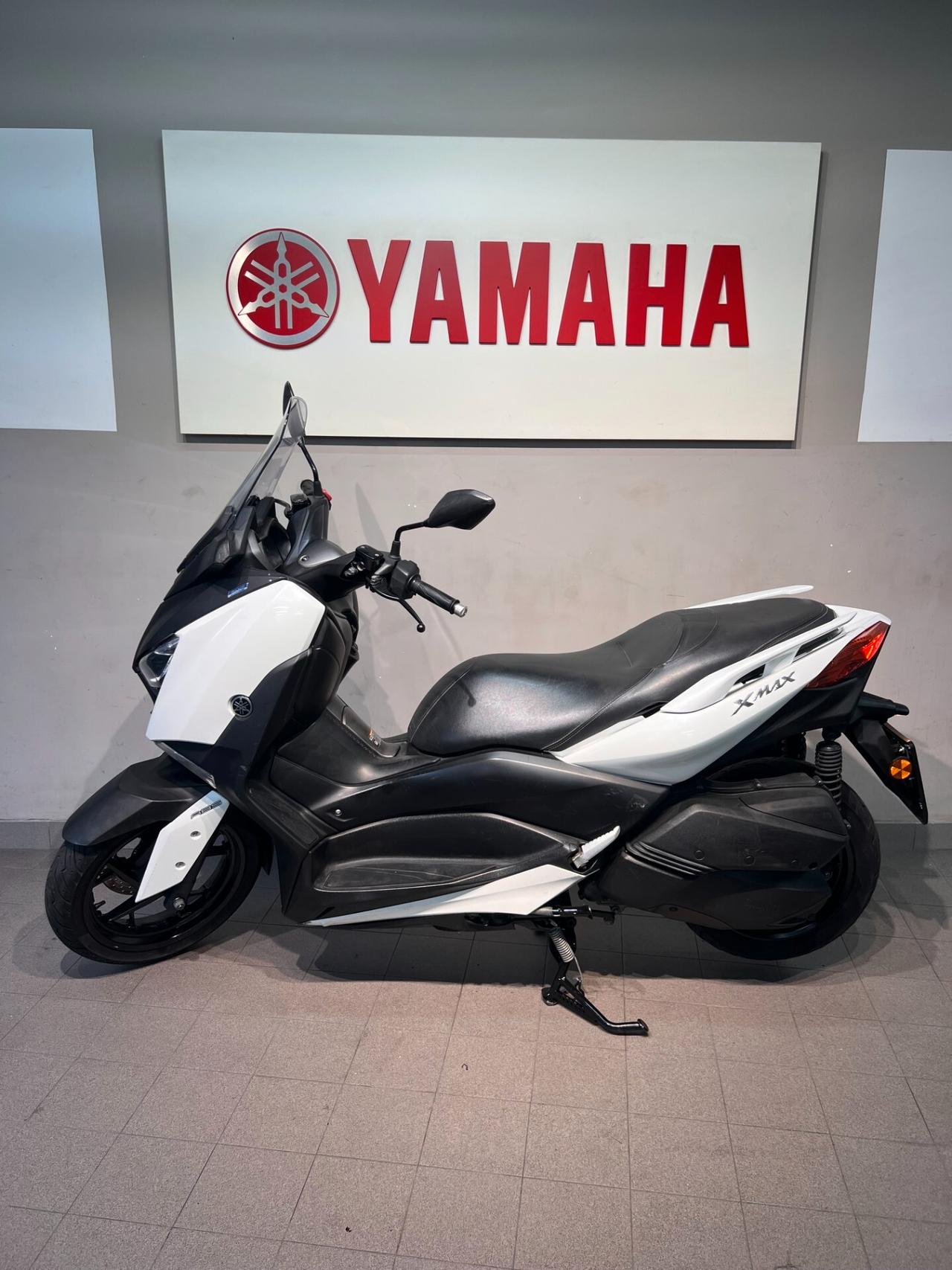Yamaha X-Max 300 WM6 MILKY WHITE